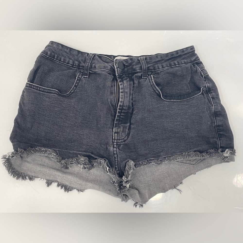 Forever 21 Charcoal Gray High-Rise Frayed Denim Shorts Women’s 29